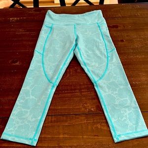 Zyia Aqua Paradise Pocket Light n Tight Floral Crop Capri Leggings Size 4